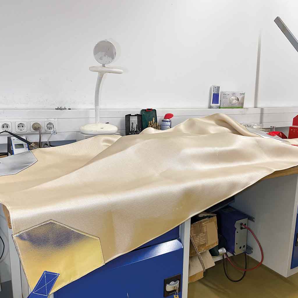 Akkuschutzset 2-teilig BS-ASD-Set-0910-B mit Akkuschutzdecke 0,9x1 m & Tasche