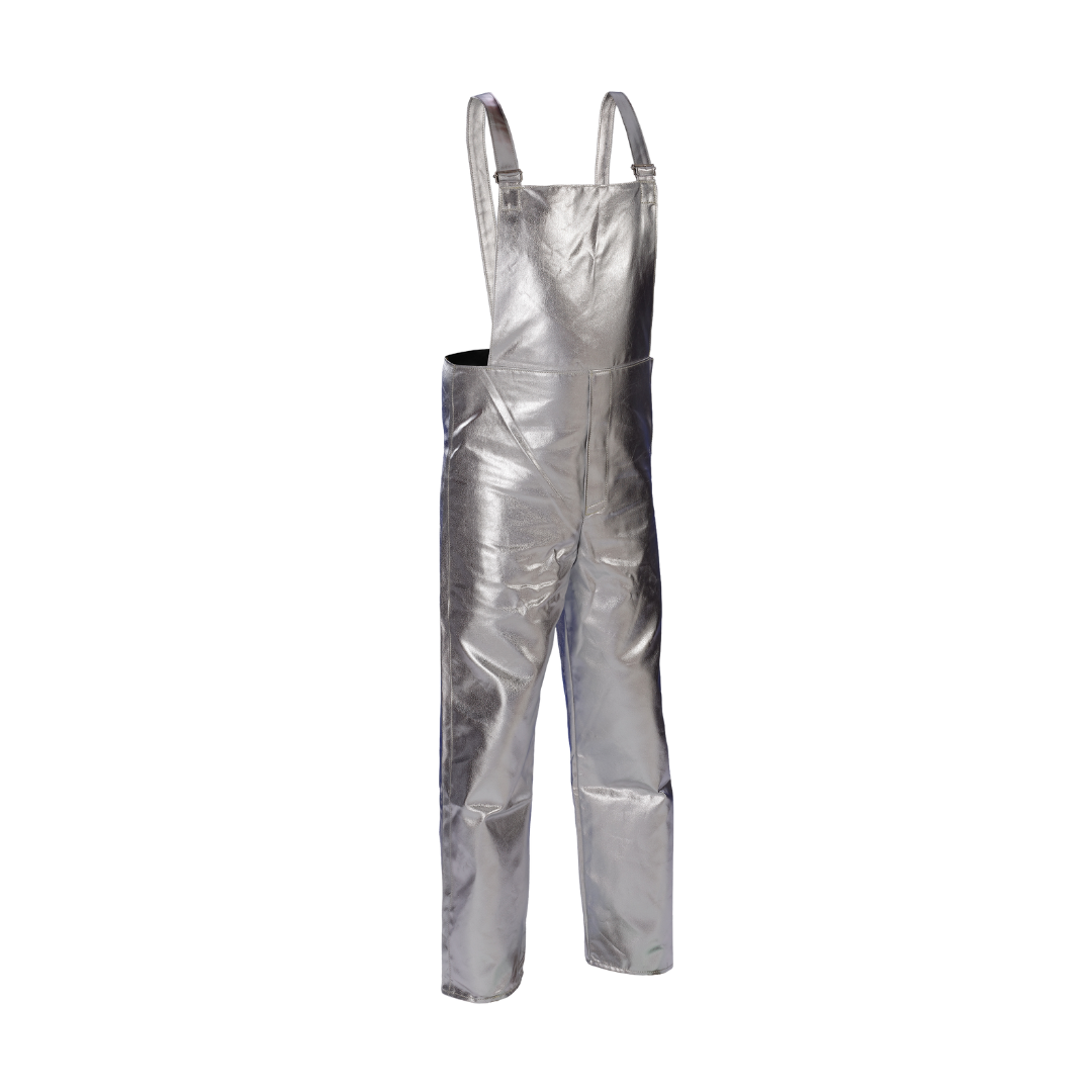 Hitzeschutzlatzhose aus Preox-Aramidgewebe, aluminisiert, mit Klettverschluss, zwei Trägern und Schnallen mit Schieber. Ca. 400 g/m²