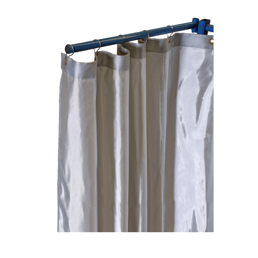 Schweißervorhang aus E-Glasgewebe mit einseitiger Alufixbeschichtung, ca. 650 g/m²